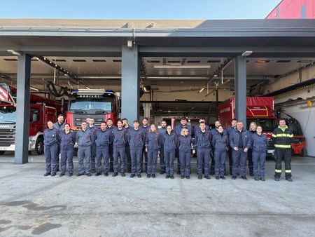 Tečaj za višjega gasilca je opravilo 25 članov Gasilske zveze Postojna.