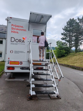 Mobilna enota programa DORA v Postojni